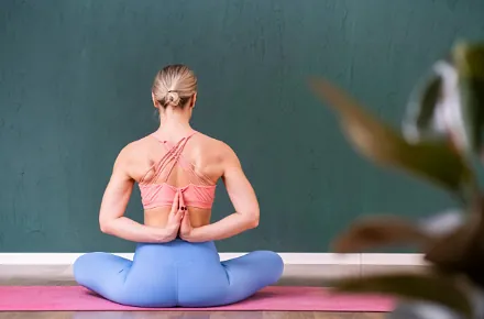 yoga mujer musculada